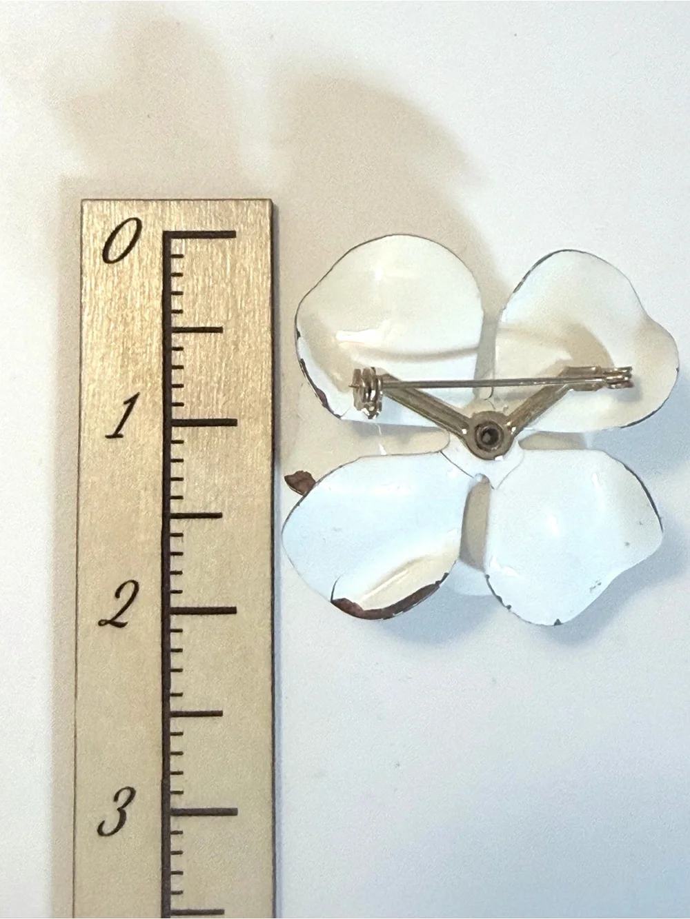 Vintage 60s Mid-Century White Metal Enamel MOD Flower Power Brooch Pin Jewelry